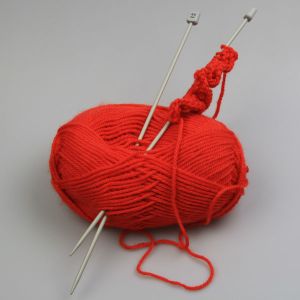 Knitting needles / Different sizes