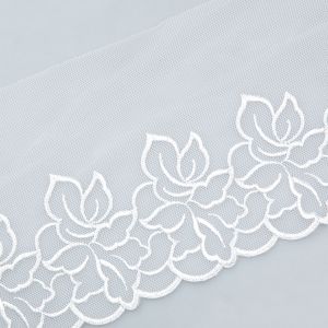 Machine-embroidered mesh lace 135 mm / White