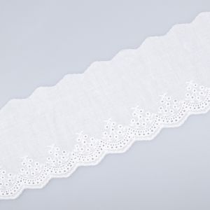 Broderie anglaise / White
