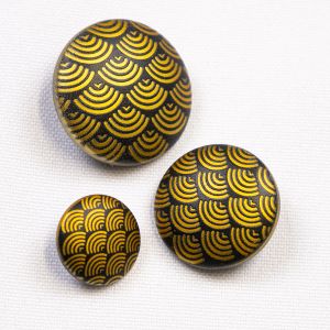 Button / Different sizes / Gold-black