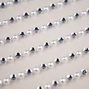 Adhesive Pearls ang dem stones 4 mm x 238 pcs / White