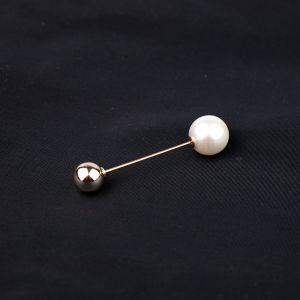 Brooch / Big pearl