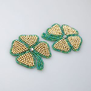 Stitchable motif with pearls / Clover / Gold