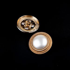 Button with pearl 23 mm / Gold-white