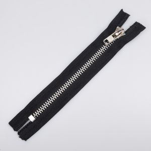 10 mm close-ended metal zipper 18 cm / Black 332