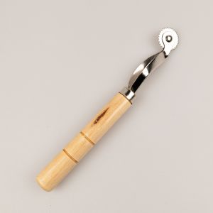 Tracing wheel with wooden handle 19 cm