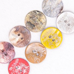 Button / Different shades