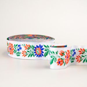 String with folk patterns 35 mm / White