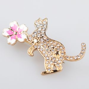 Brooch / Cat with pink flower