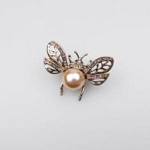 Brooch / Beetle with old pink pearl