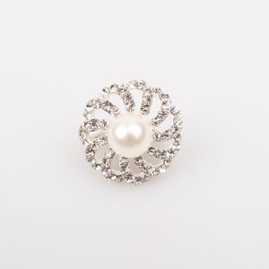 Brooch / round with pearl and rhinestones, silver