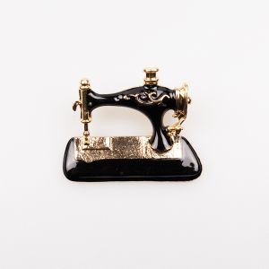 Brooch / sewing machine, gold