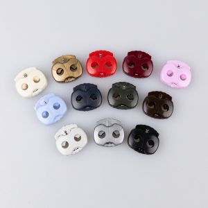 Two-hole toggle stopper 15x15 mm / Different shades