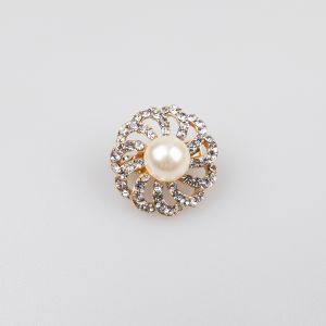 Brooch with pearl