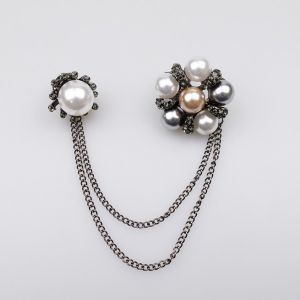 2-piece brooch with pearls and chain / D1