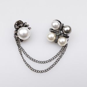 2-piece brooch with pearls and chain / D2