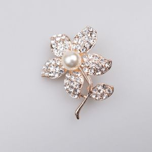 Brooch / Flower with pearl and rhinestones / gold