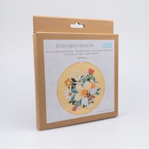 Embroidery Kit with Bamboo Embroidery Hoop 15 cm / Bee
