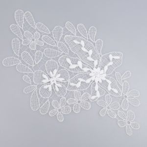 Sew-on applique Net ornament