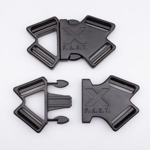 Plastikust pistlukk 2-poolne 4 aasaga / 332 must