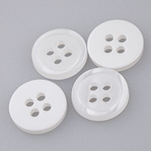 Plastikust nööp / 11 mm / valge