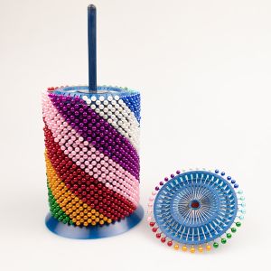 Plastpeaga nööpnõelad kettal / 430102