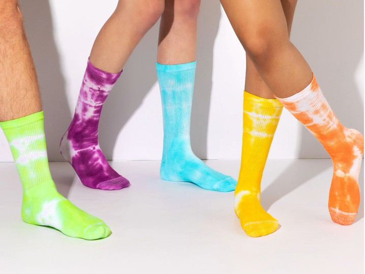 Värvilised tie-dye mustriga sokid