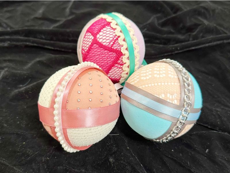 Елочные шары из ткани в технике "апельсин"