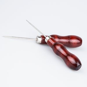 Шпилька с деревянной головкой