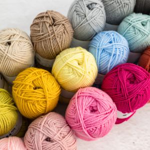 Пряжа Emu Classic Chunky 100 г / Разные тона